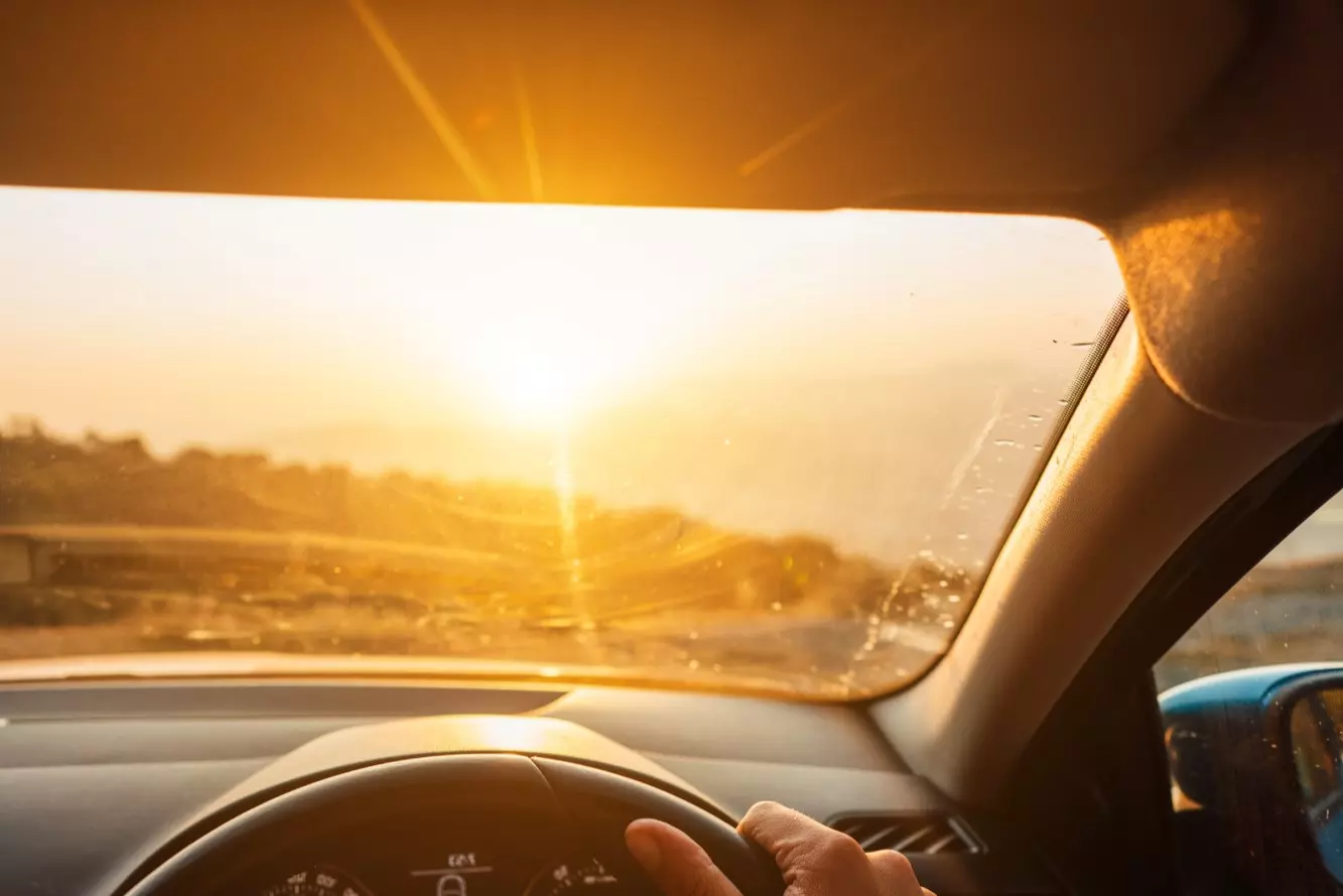 Jemur Interior Mobil di Bawah Sinar Matahari