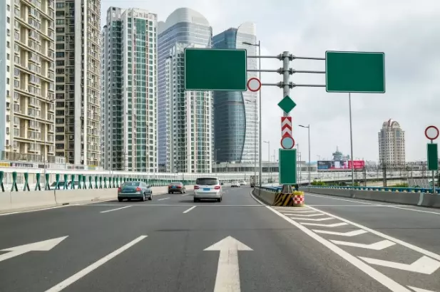 Memahami Arti Marka Jalan Beserta Fungsinya